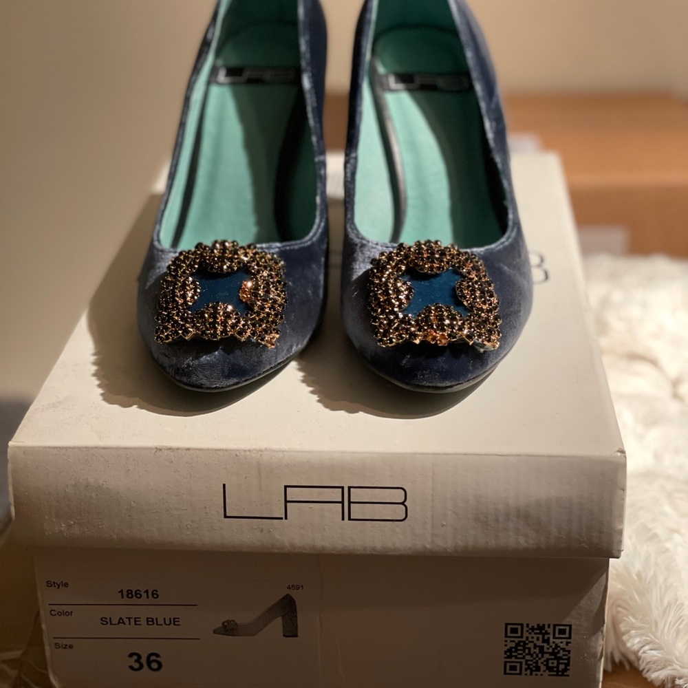 LAB Velvet Brooch Heels - Picture 8 of 9